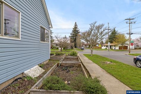 1336 NE Evans Street Mcminnville OR 97128