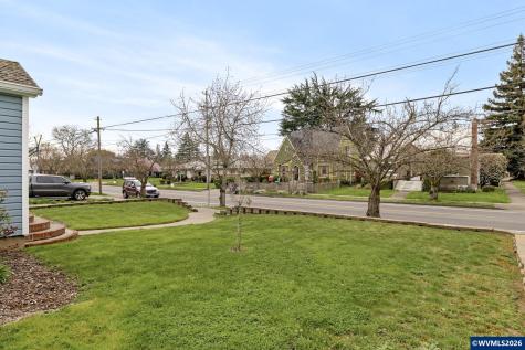 1336 NE Evans Street Mcminnville OR 97128