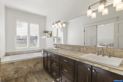 462 Turnberry Avenue Woodburn OR 97071