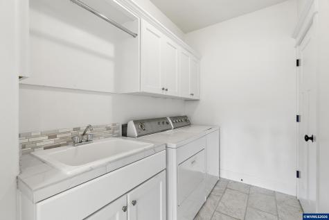 462 Turnberry Avenue Woodburn OR 97071