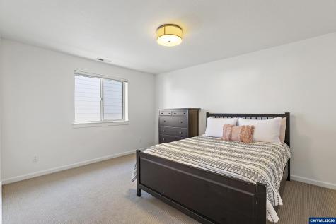 462 Turnberry Avenue Woodburn OR 97071