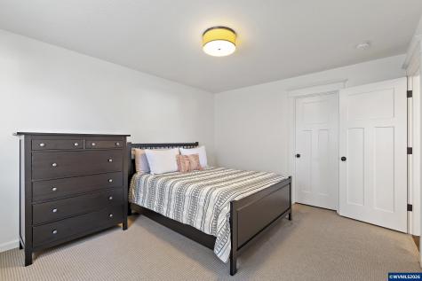 462 Turnberry Avenue Woodburn OR 97071