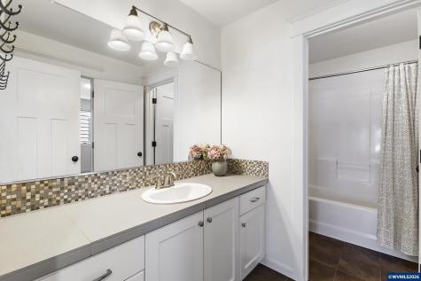 462 Turnberry Avenue Woodburn OR 97071
