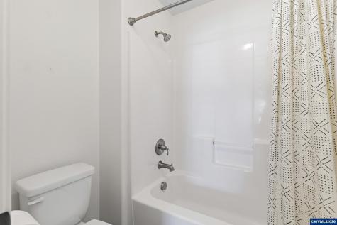 462 Turnberry Avenue Woodburn OR 97071