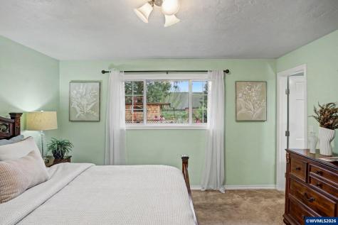 1586 Ewald Avenue SE Salem OR 97302