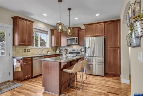 5252 9th Court SE Salem OR 97306
