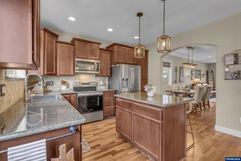 5252 9th Court SE Salem OR 97306
