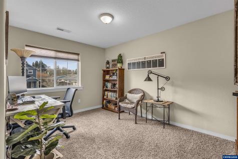 5252 9th Court SE Salem OR 97306