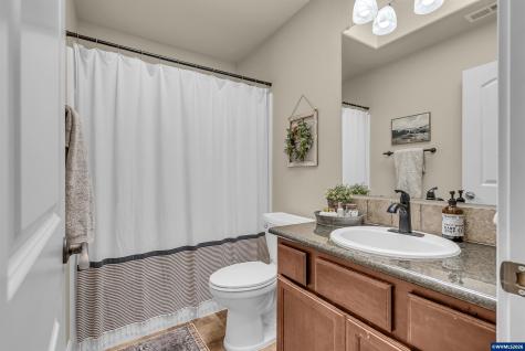 5252 9th Court SE Salem OR 97306