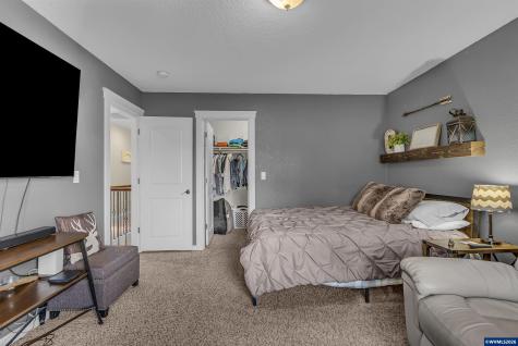 5252 9th Court SE Salem OR 97306