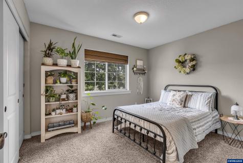 5252 9th Court SE Salem OR 97306