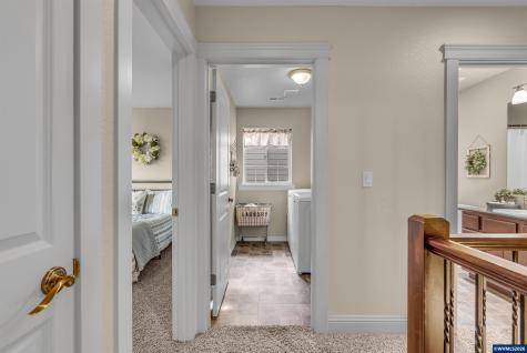 5252 9th Court SE Salem OR 97306