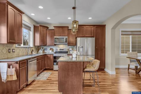 5252 9th Court SE Salem OR 97306