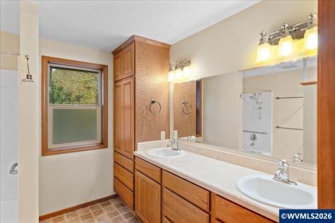 997 Julie Street N Keizer OR 97303