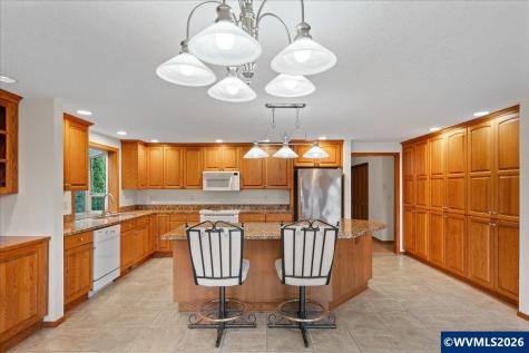 997 Julie Street N Keizer OR 97303