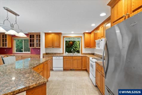 997 Julie Street N Keizer OR 97303