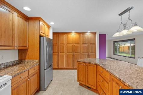 997 Julie Street N Keizer OR 97303