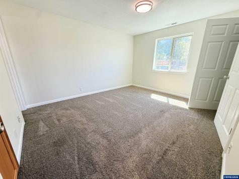1780 Tamarack Street Sweet Home OR 97386
