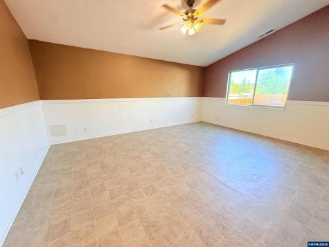 1780 Tamarack Street Sweet Home OR 97386