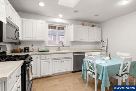 1923 Waymire Street NW Salem OR 97304