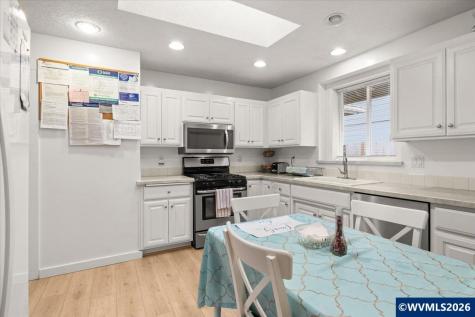 1923 Waymire Street NW Salem OR 97304