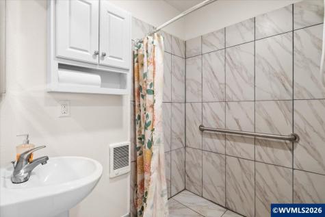 1923 Waymire Street NW Salem OR 97304