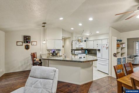 4255 Great Plains Drive NE Salem OR 97305