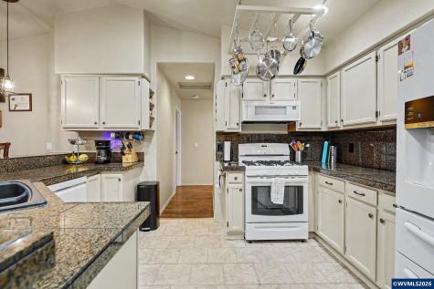 4255 Great Plains Drive NE Salem OR 97305