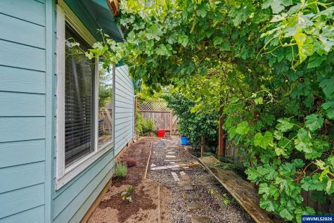 4255 Great Plains Drive NE Salem OR 97305