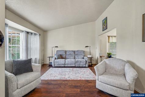 4255 Great Plains Drive NE Salem OR 97305