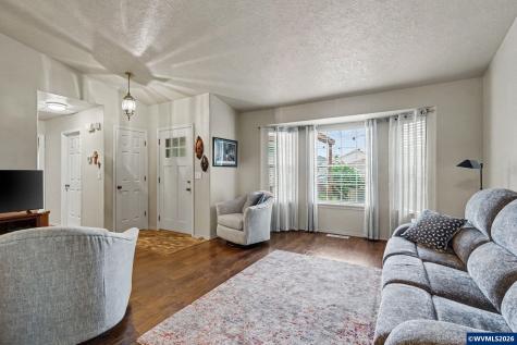 4255 Great Plains Drive NE Salem OR 97305
