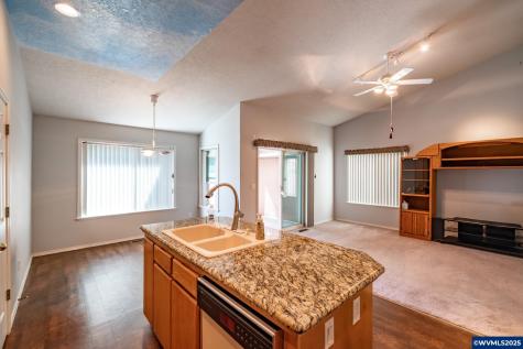 4414 Indian Earth Avenue NE Salem OR 97305