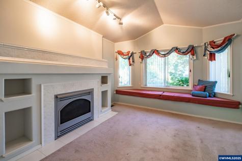4414 Indian Earth Avenue NE Salem OR 97305