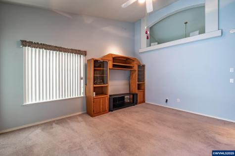 4414 Indian Earth Avenue NE Salem OR 97305