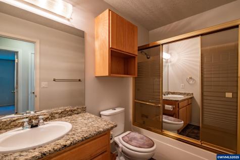 4414 Indian Earth Avenue NE Salem OR 97305