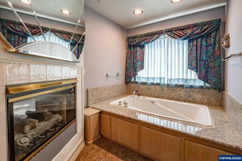 4414 Indian Earth Avenue NE Salem OR 97305