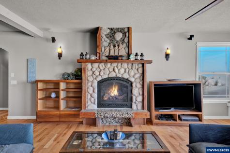 118 NW Oceania Drive Waldport OR 97394-9438