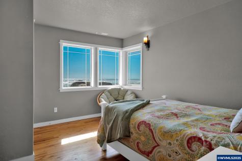118 NW Oceania Drive Waldport OR 97394-9438