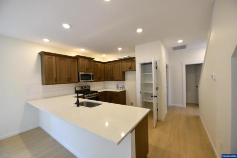 845 Oakleaf Way Silverton OR 97381-2536