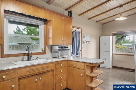 404 36th Avenue NE Salem OR 97301