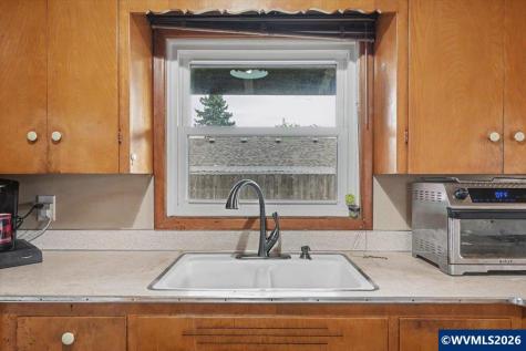 404 36th Avenue NE Salem OR 97301