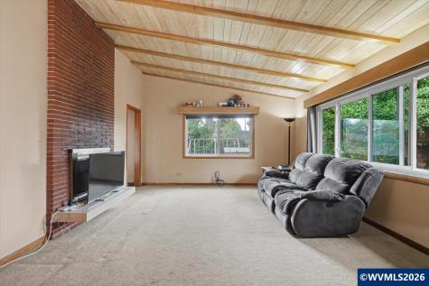 404 36th Avenue NE Salem OR 97301