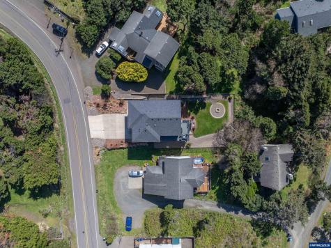 5409 NW Logan Road Lincoln City OR 97367