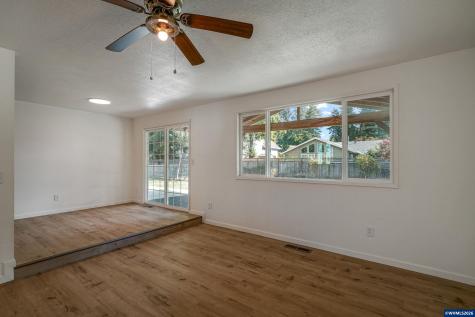 1568 N 3rd Avenue Stayton OR 97383