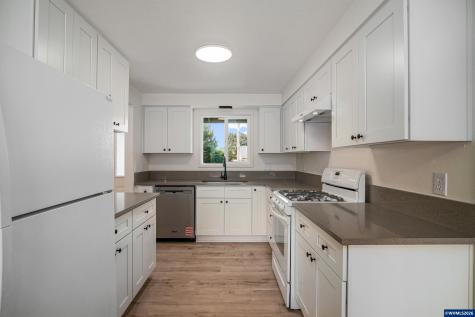 1568 N 3rd Avenue Stayton OR 97383