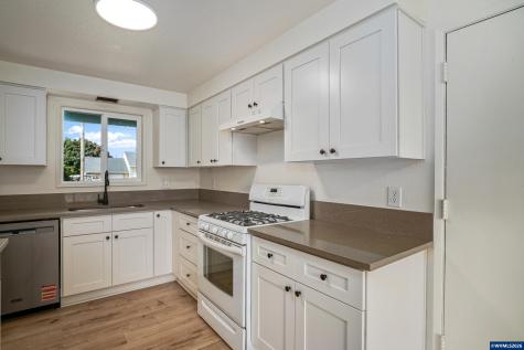 1568 N 3rd Avenue Stayton OR 97383