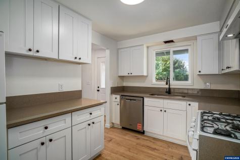 1568 N 3rd Avenue Stayton OR 97383