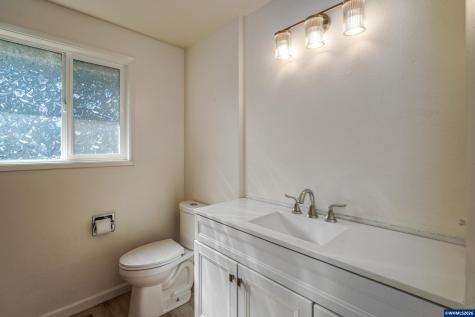 1568 N 3rd Avenue Stayton OR 97383