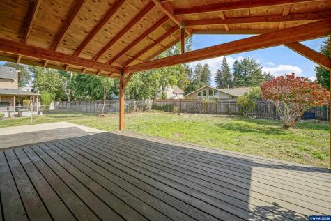 1568 N 3rd Avenue Stayton OR 97383
