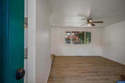 1568 N 3rd Avenue Stayton OR 97383